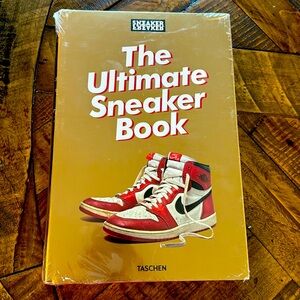 The Ultimate Sneaker Book 📕